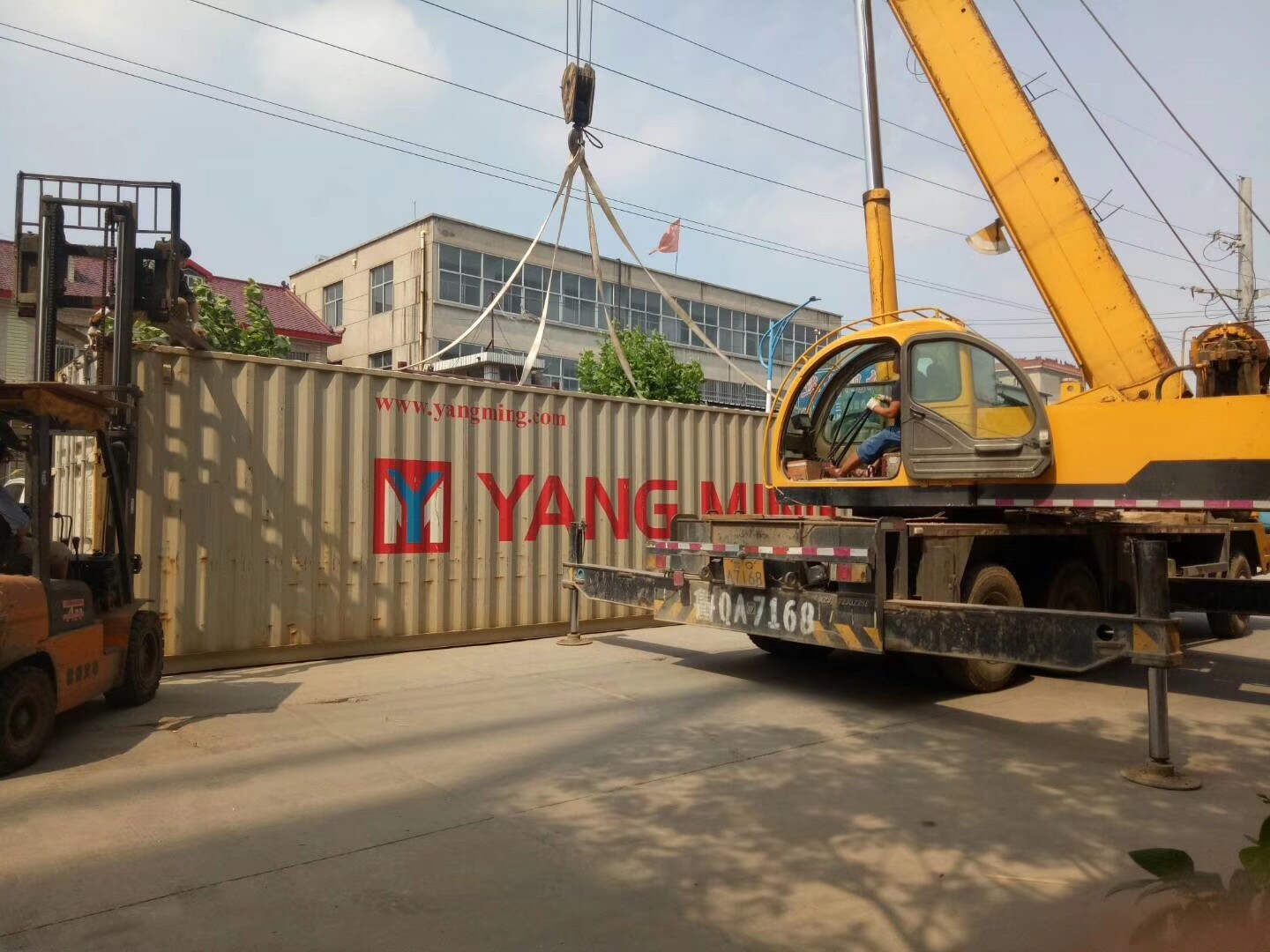 plywood lifting machine