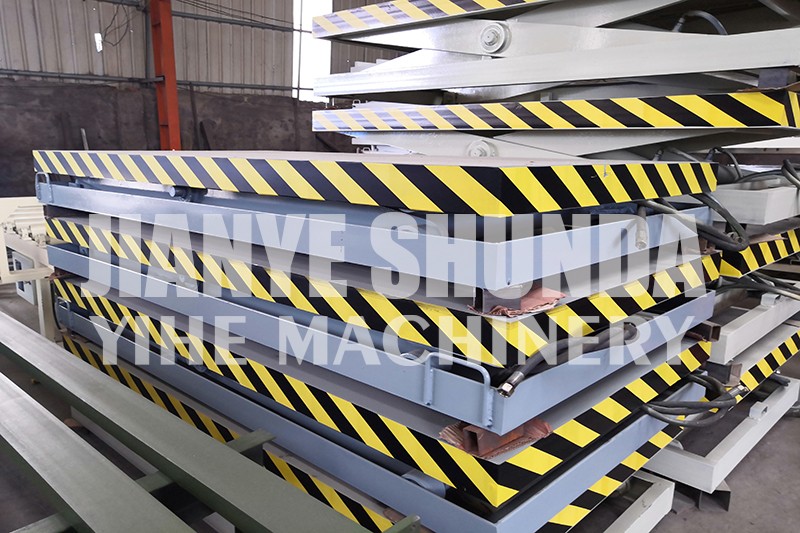 Plywood machinery export to Indonesia contains 32 board lifters, glue spreaders, square tube dryers