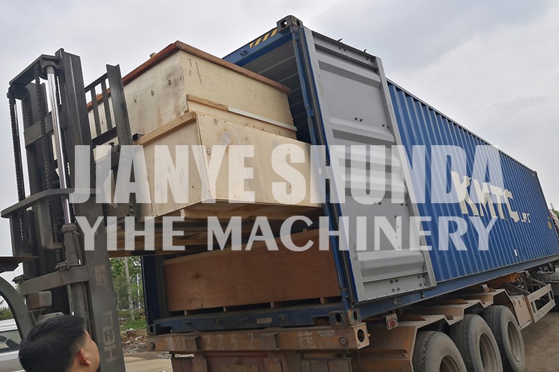 Plywood machinery export to Indonesia contains 32 board lifters, glue spreaders, square tube dryers