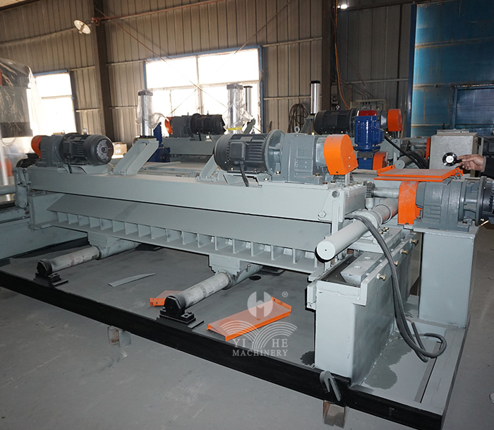 8FT CNC Spindleless Veneer Peeling Machine (2).jpg